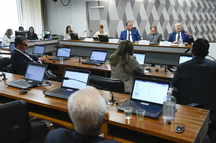 Comissão mista se reuniu na terça-feira - (Foto: Marcos Oliveira/Agência Senado)