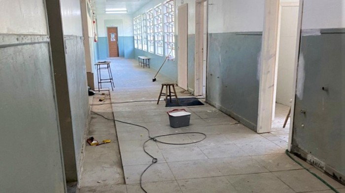 A troca do piso é uma das melhorias que estão sendo feitas no Anexo 1 -Foto: Luiza Lau/Ascom SOP