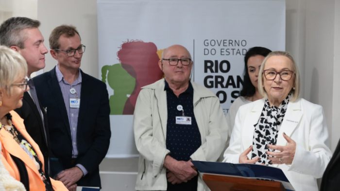 Secretária Arita Bergmann elogiou a direção do hospital pela gestão dos recursos -Foto: Itamar Aguiar/Ascom SES