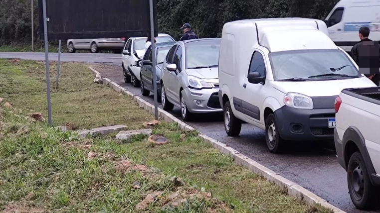 Engavetamento envolvendo quatro veículos é registrado em Garibaldi