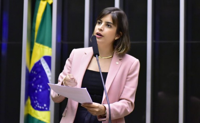 Tabata Amaral: garantir maior participação de mulheres deve ser adotada porque é certa e justa - (Foto: Zeca Ribeiro / Câmara dos Deputados)