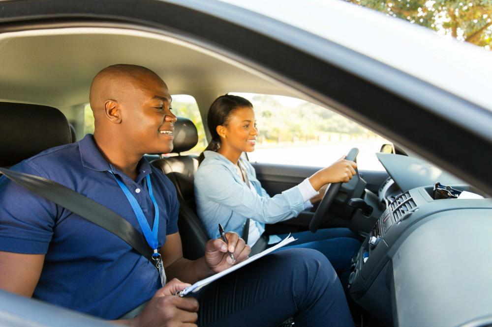 Projeto de Davi Alcolumbre teve relatório favorável de Fabiano Contarato e segue para a Câmara. 