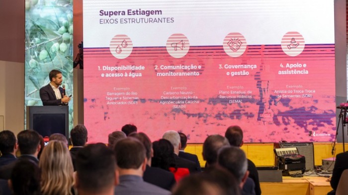 No evento, Leite apresentou estratégias que serão adotadas para mudar o cenário causado pelas condições climáticas -Foto: Gustavo Mansur/Secom