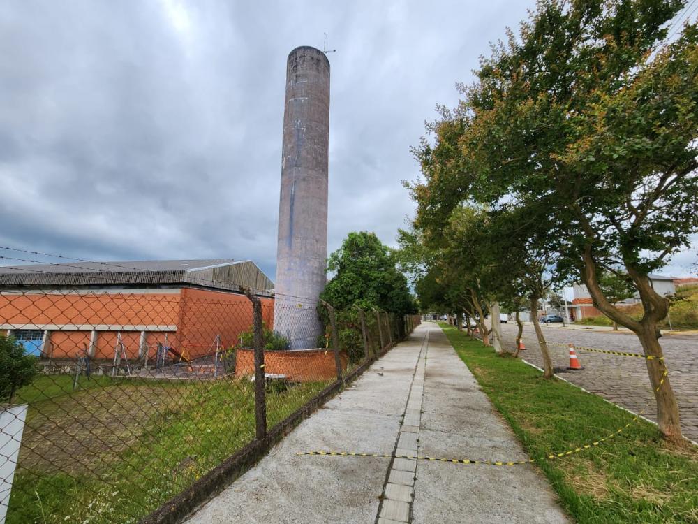 Caixa d'água da escola completaria 30 anos de construção em 2024 - Foto: NB Notícias