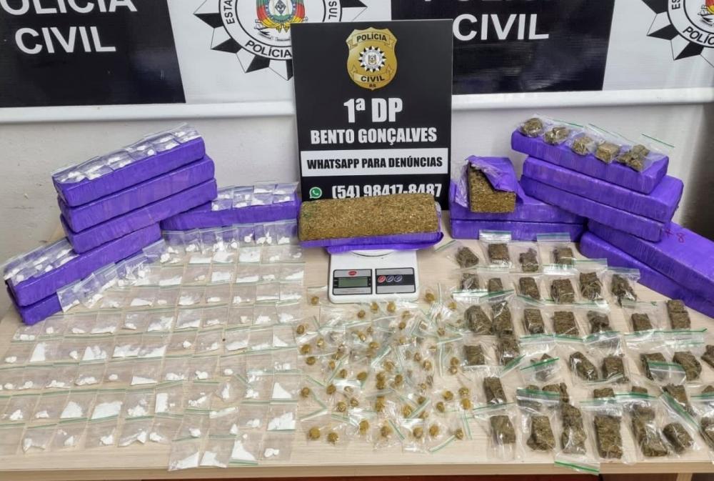 Polícia Civil realiza apreensão de grande quantidade de drogas em residência no bairro Fátima, em Bento