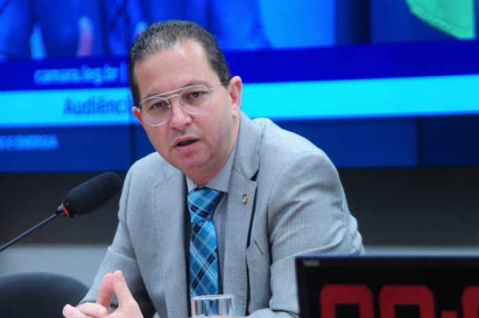 O relator da proposta, deputado Alex Santana - (Foto: Billy Boss/Câmara dos Deputados)