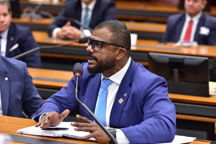 Para relator, projeto vai garantir liberdade de expressão nas arenas esportivas - (Foto: Zeca Ribeiro/Câmara dos Deputados)