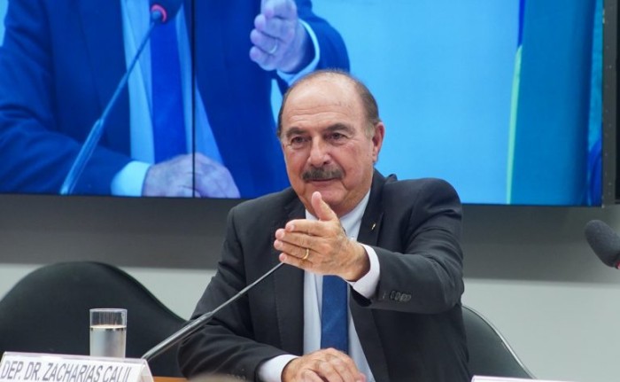 Calil apresentou substitutivo pela dificuldade de impor ações a outros Poderes - (Foto: Will Shutter / Câmara dos Deputados)