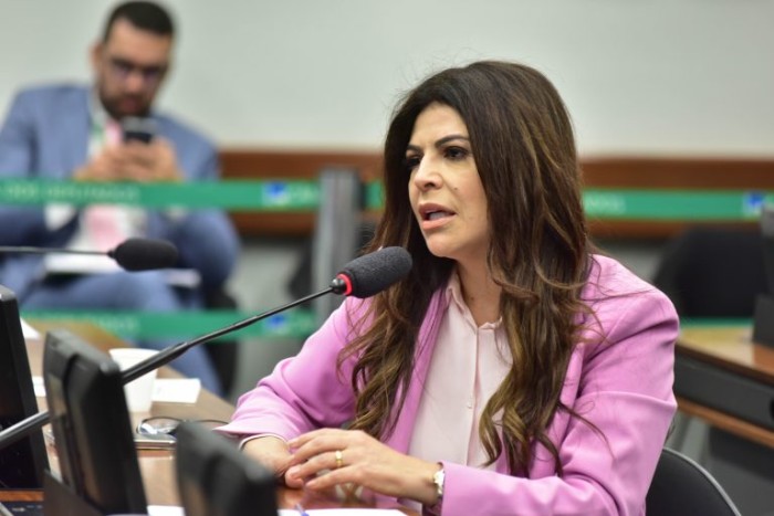 Antônia Lúcia sugeriu a troca da ABNT como credenciadora principal - (Foto: Zeca Ribeiro/Câmara dos Deputados)
