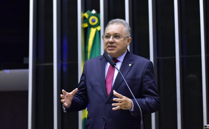 Florentino Neto: proposta preenche uma lacuna e facilita a fiscalização - (Foto: Zeca Ribeiro/Câmara dos Deputados)