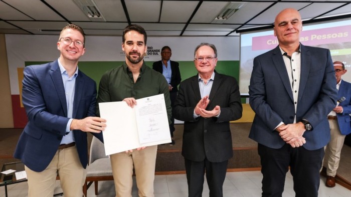 O governador ressaltou a importância da atuação dos municípios para garantir o sucesso dos programas. -Foto: Gustavo Mansur/Secom