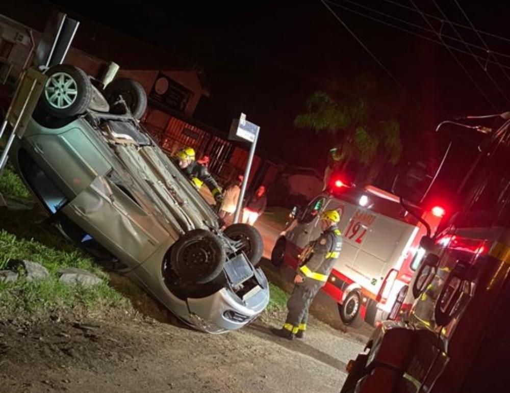 Motorista capota veículo no Vale dos Vinhedos