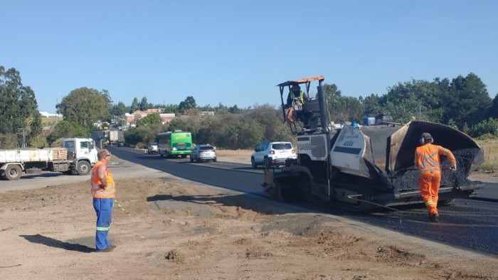 Obras na ERS-135, em Passo Fundo, incluem manutenção do pavimento e reparos localizados -Foto: Raphael Nunes/Ascom EGR