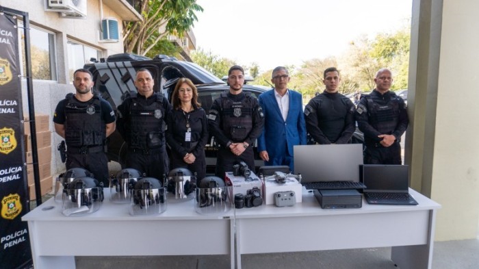 Além dos capacetes, foram entregues câmeras, computadores, notebooks e outros equipamentos eletrônicos -Foto: Jurgen Mayrhofer/Ascom SSPS