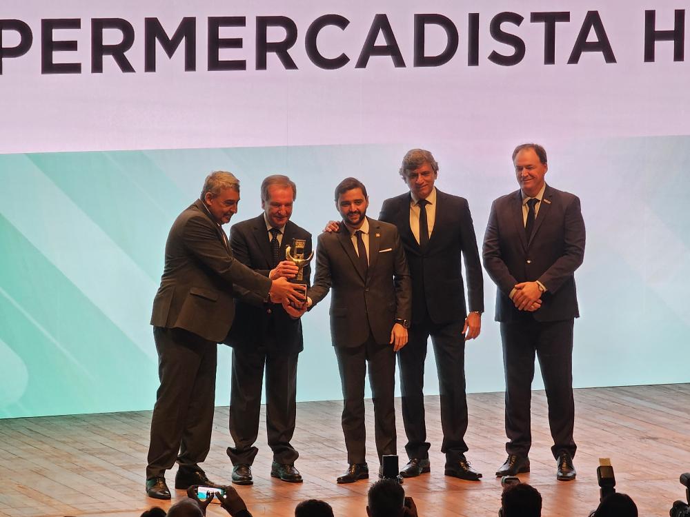 Mercio Tumelero recebeu homenagem no evento de abertura da 40ª Expoagas - Foto: NB Notícias 