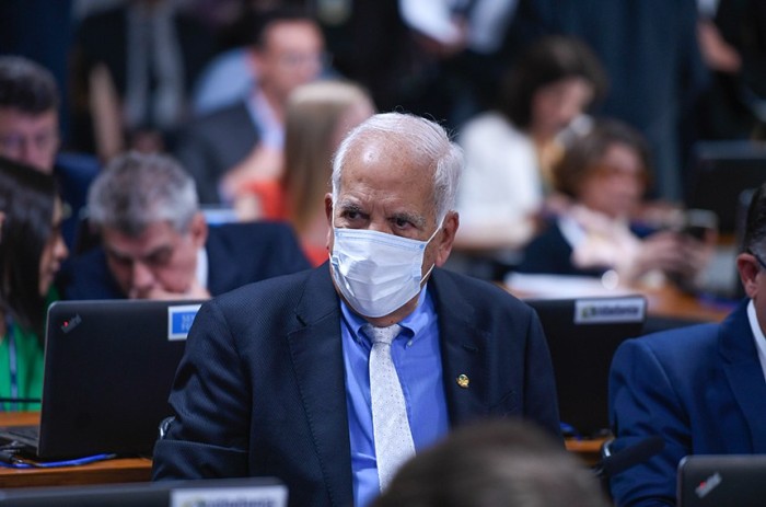 Oriovisto Guimarães apresentou relatório favorável ao projeto de lei (PL) 2.724/2022, que vai à Câmara - Foto: Edilson Rodrigues/Agência Senado