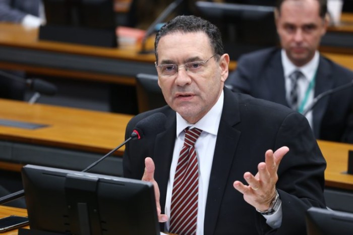 Vitor Lippi: manter restrições prejudicaria ainda mais empresas em situação difícil - (Foto: Vinicius Loures/Câmara dos Deputados)