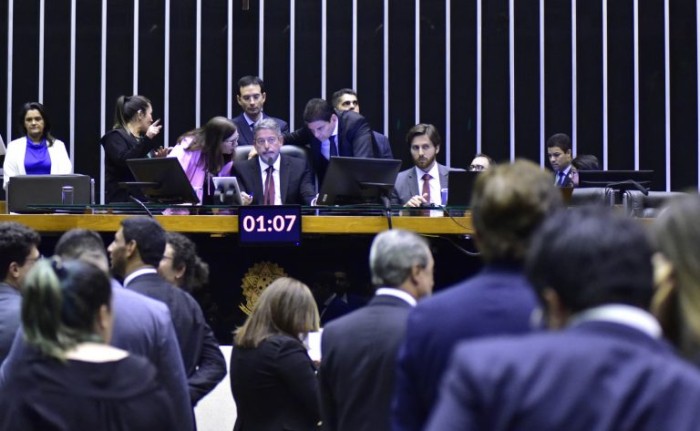 Arthur Lira comanda a votação em Plenário - (Foto: Zeca Ribeiro/Câmara dos Deputados)
