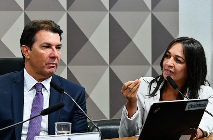Eliziane Gama, relatora da CPMI, ao lado do deputado Arthur Maia: requerimentos vão a votação nesta quinta - Foto: Geraldo Magela/Agência Senado