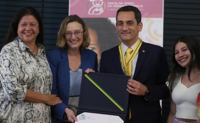 Juiz Sérgio Ribeiro de Souza  foi um dos homenageados com medalha - (Foto: Bruno Spada / Câmara dos Deputados)