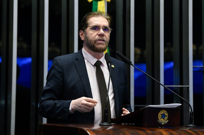 Plínio diz que ONGs ambientais isolam Amazônia e geram pobreza