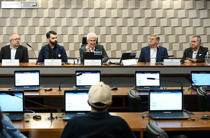 Olimpíadas do conhecimento abrem portas para alunos e para o país, aponta debate