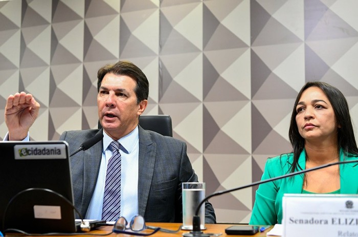 O presidente, deputado Arthur Maia, e a relatora da CPMI, Eliziane Gama - Foto: Geraldo Magela/Agência Senado