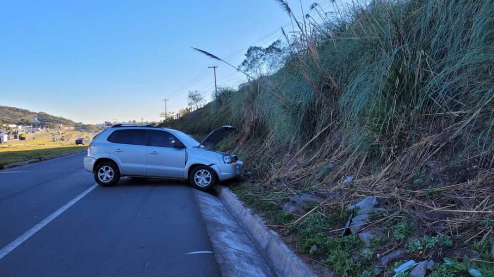 Motorista fica ferido em acidente de trânsito no Trevo da Telasul