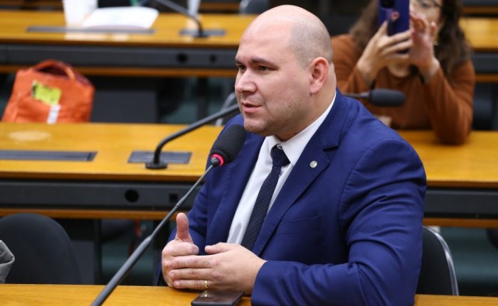 Abilio Brunini: projeto vai ajuda quem está com dificuldades no Fies - (Foto: Vinicius Loures/Câmara dos Deputados)