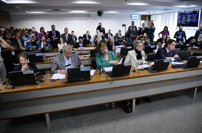 O PL 1.944/2023, da senadora Jussara Lima (centro), segue para a análise da Câmara dos Deputados - Foto: Pedro França/Agência Senado