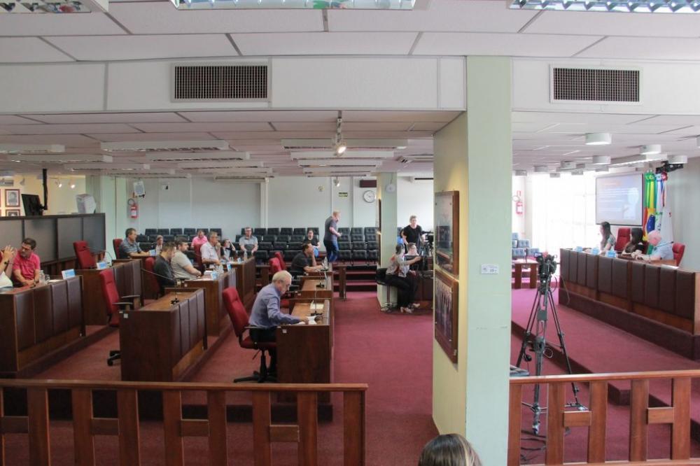 Vereadores da ala governista derrubam emenda da passagem a R$ 4,50
