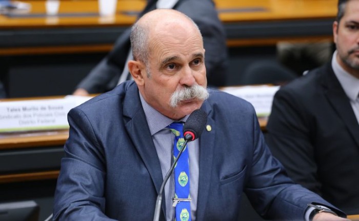 O relator, deputado Sargento Fahur, recomendou a aprovação do projeto - (Foto: Vinicius Loures/Câmara dos Deputados)
