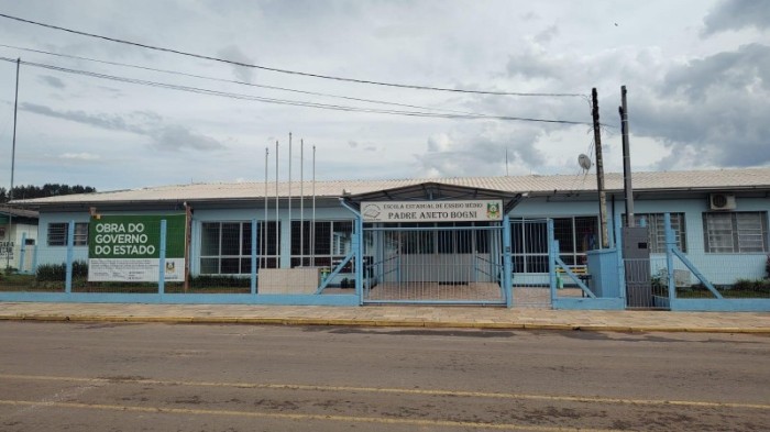 A Escola Estadual de Ensino Médio Padre Aneto Bogni, de Santo Antônio do Palma, passou por reformas na rede elétrica -Foto: Maurício Vidal/SOP