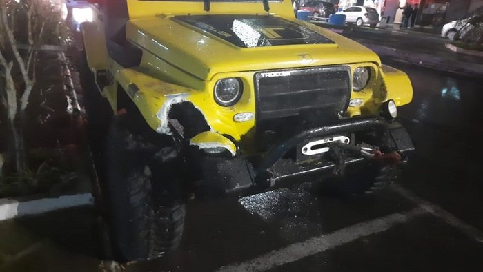 Troller do empresário teria invadido a via preferencial e atingido o Toyota Yaris, segundo a Brigada Militar - Fotos: Brigada Militar/Divulgação