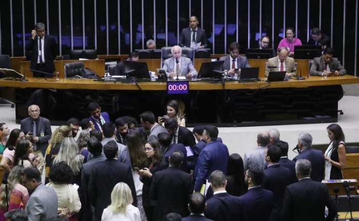 Deputados na sessão do Plenário desta segunda-feira - (Foto: Bruno Spada/Câmara dos Deputados)