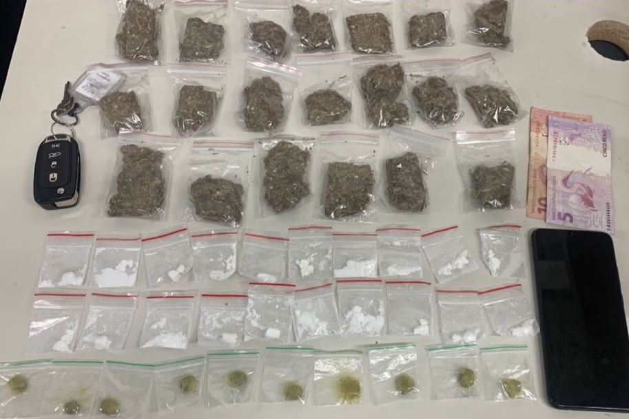 Motorista de aplicativo é preso por tráfico de drogas em Bento Gonçalves