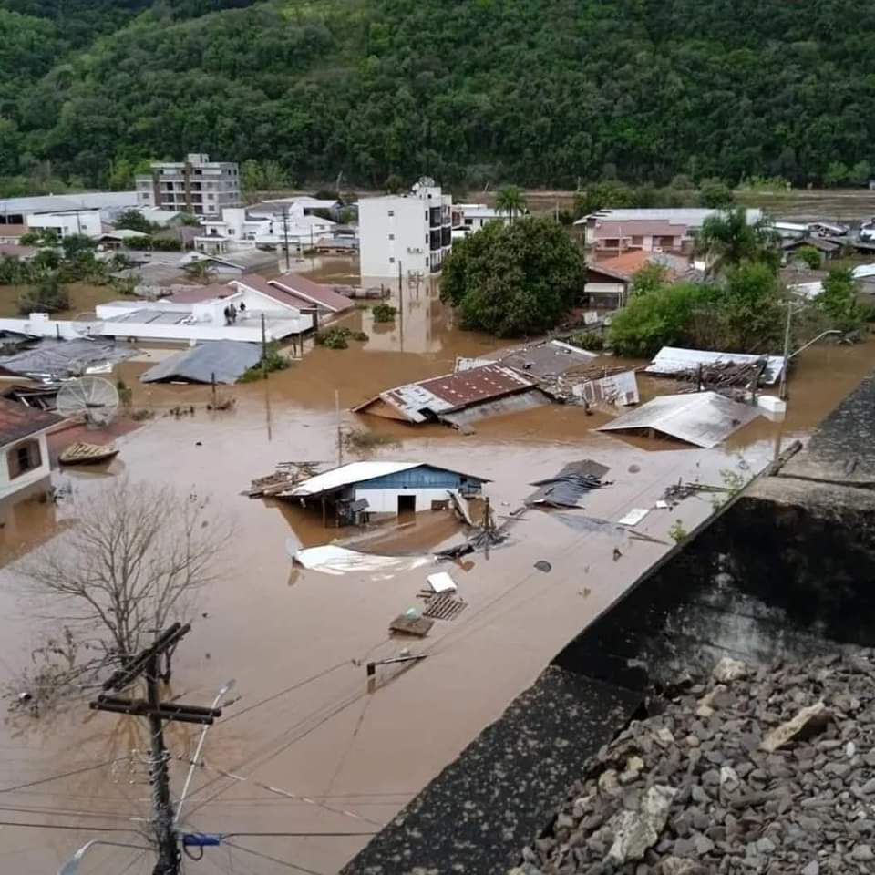 Governador do RS confirma 15 mortes em Muçum devido à enchente do Rio Taquari