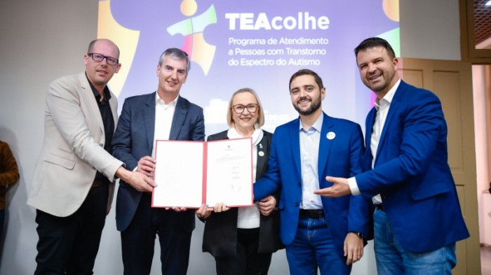 Ato celebrou a inclusão de novos centros para compor a rede do Programa TEAcolhe -Foto: Rodrigo Ziebell/Ascom GVG