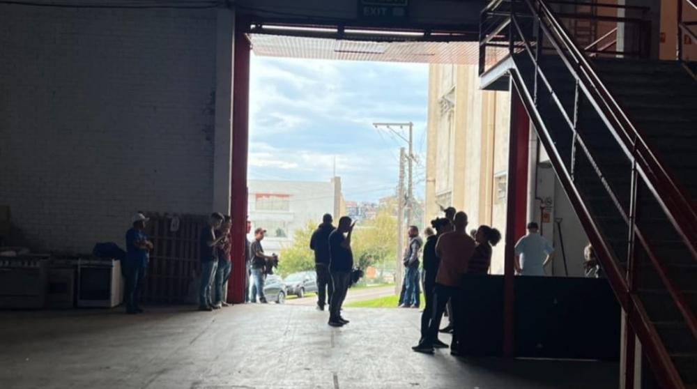 Portão 14 do Parque de Eventos já está lotado de donativos que precisam ser organizados para distribuição