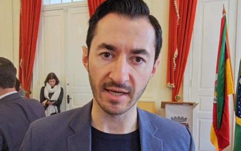 O diretor-chefe também reforçou como essa tragédia é um evento sem precedentes e que com o decreto de Calamidade Pública, os processos de reconstrução serão mais rápidos. Crédito: Reprodução/NB