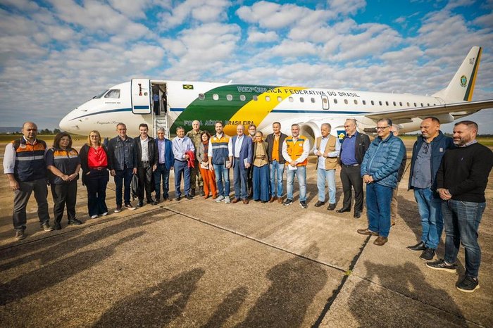 Presidente em exercício visita áreas mais atingidas pelas enchentes