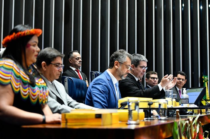 Randolfe Rodrigues presidiu a sessão que celebrou os 80 anos do Amapá - Foto: Geraldo Magela/Agência Senado