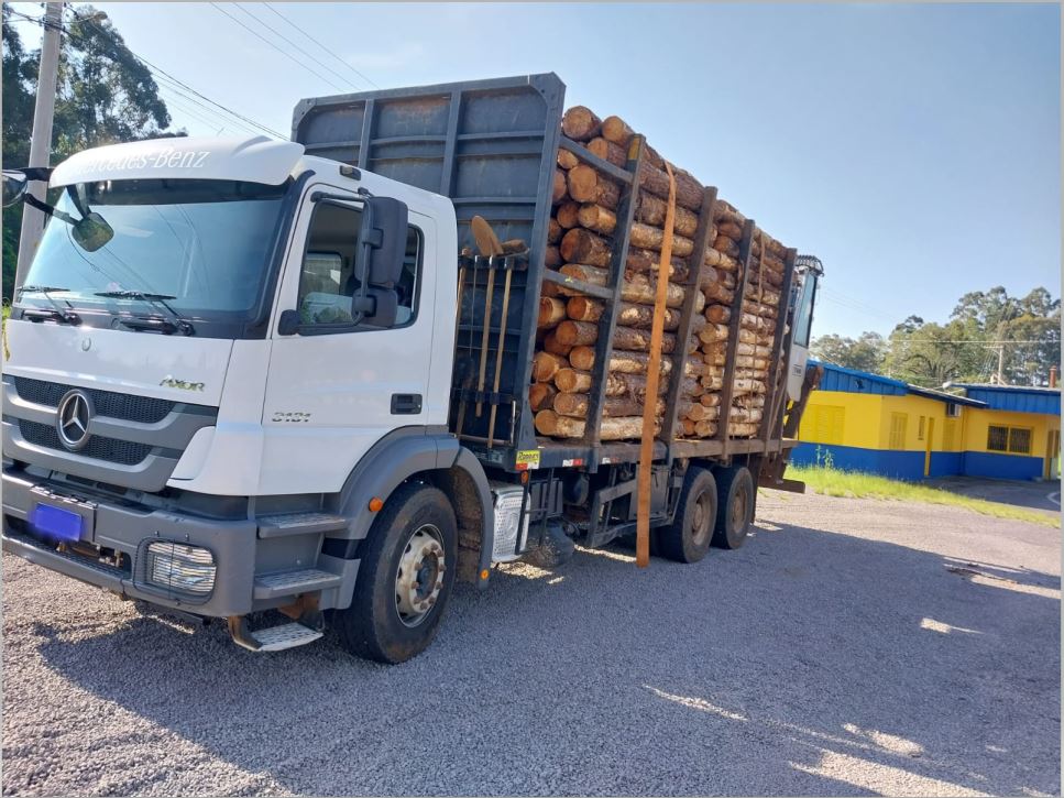 PRF flagra caminhão com excesso de peso em Veranópolis