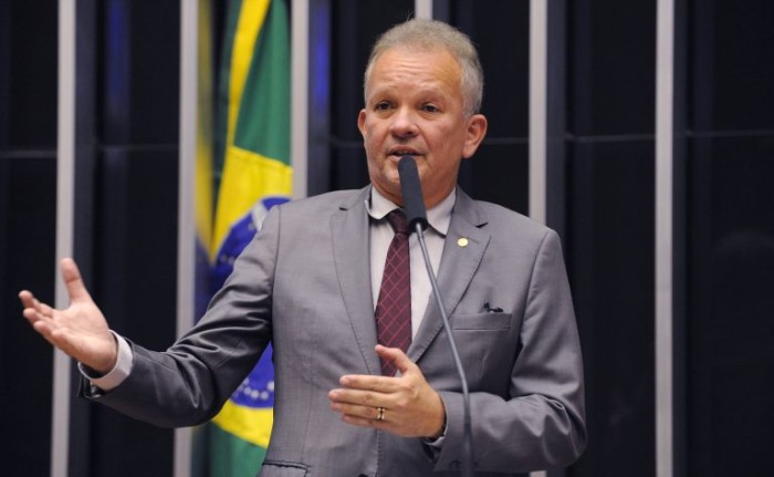 Para André Figueiredo, restrição da lei atual prejudica algumas atividades - (Foto: Renato Araújo / Câmara dos Deputados)