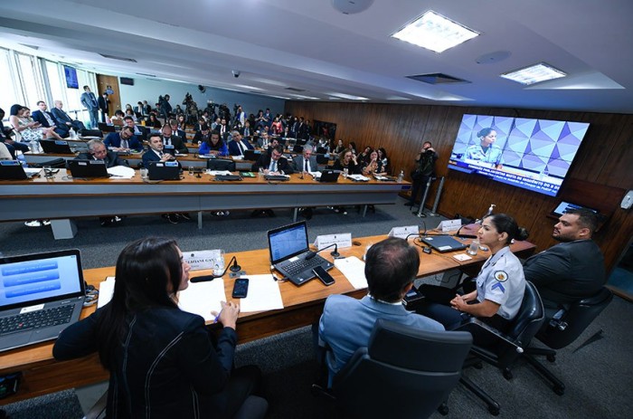 Marcela Pinno: agredida com barras de ferro e arrastada, a policial levou socos, pedradas e chutes - Foto: Edilson Rodrigues/Agência Senado