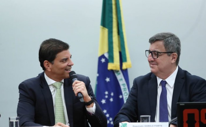 Claudio Cajado (E) e Danilo Forte, relatores do arcabouço e da LDO 2024, respectivamente - (Foto: Bruno Spada/Câmara dos Deputados)