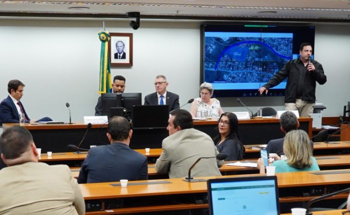 Audiência pública da Comissão de Indústria, Comércio e Serviços para debater o assunto - (Foto: Will Shutter / Câmara dos Deputados)