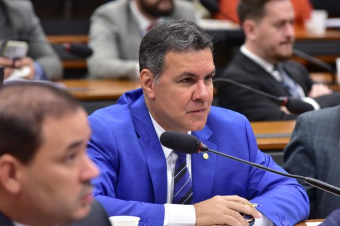 Capitão Augusto recomendou a aprovação da proposta - (Foto: Zeca Ribeiro / Câmara dos Deputados)