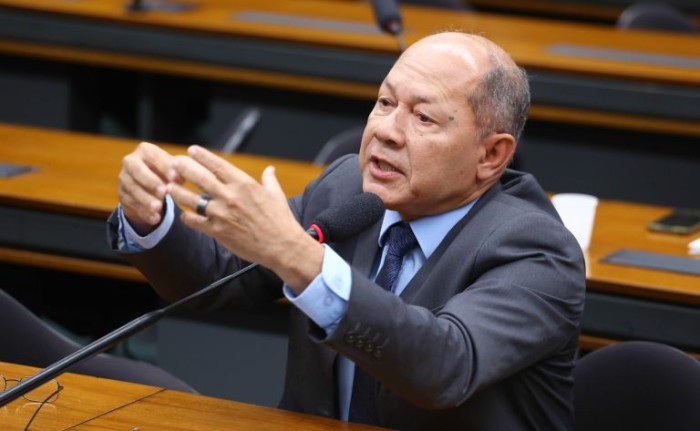 Coronel Chrisóstomo: ponte facilitaria saída de mercadorias para o Pacífico - (Foto: Vinicius Loures/Câmara dos Deputados)