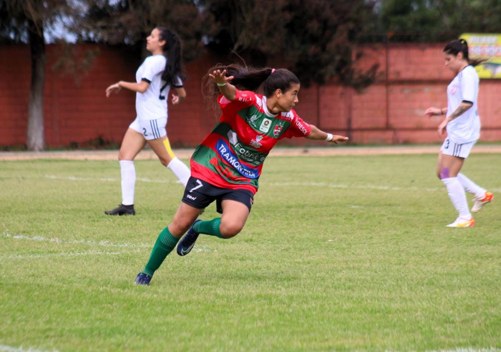 Sthefani anotou dois dos quatro gols do Brasil na partida / Foto: Kévin Sganzerla
